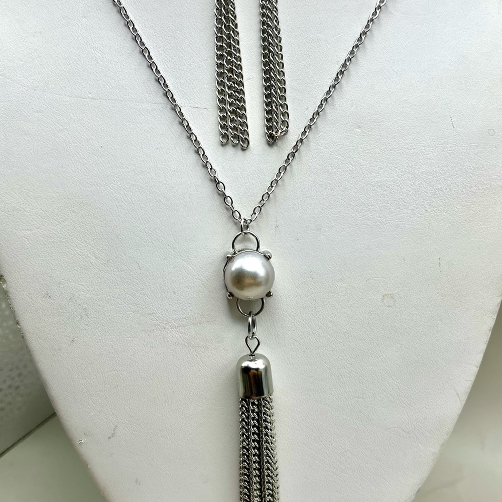 Elegant Silver Pearl Pendant Necklace - Picture 1 of 4